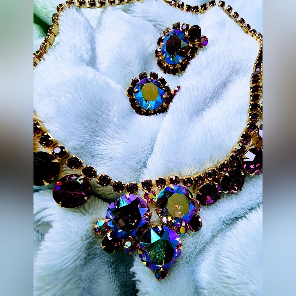 VINTAGE PURPLE NECKLACE & EARRINGS WITH HUGE SPARKLING AB CRYSTALS